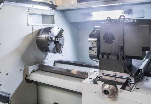 CNC soustruh Numco CK 6140 × 1000 s manuálním sklíčidlem 3