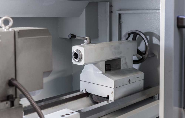 CNC soustruh Numco CK 6140 × 1000 s manuálním sklíčidlem 8