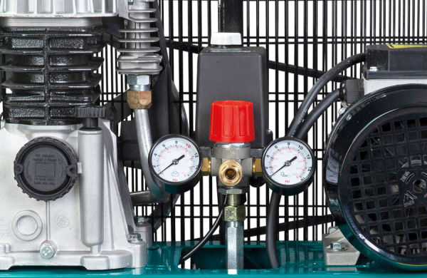 Pístový kompresor Airstar 403/50 E (400 V) + míč a sada pneunářadí ZDARMA* 4